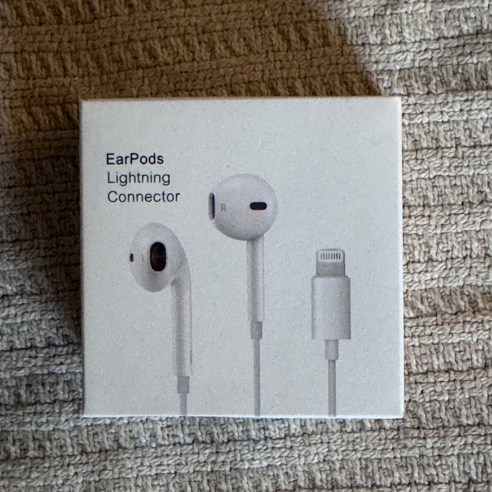 🎶Apple EarPods with Lightning Connector🎶